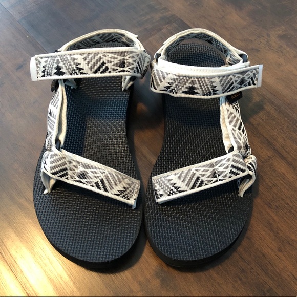 teva sandals size 5